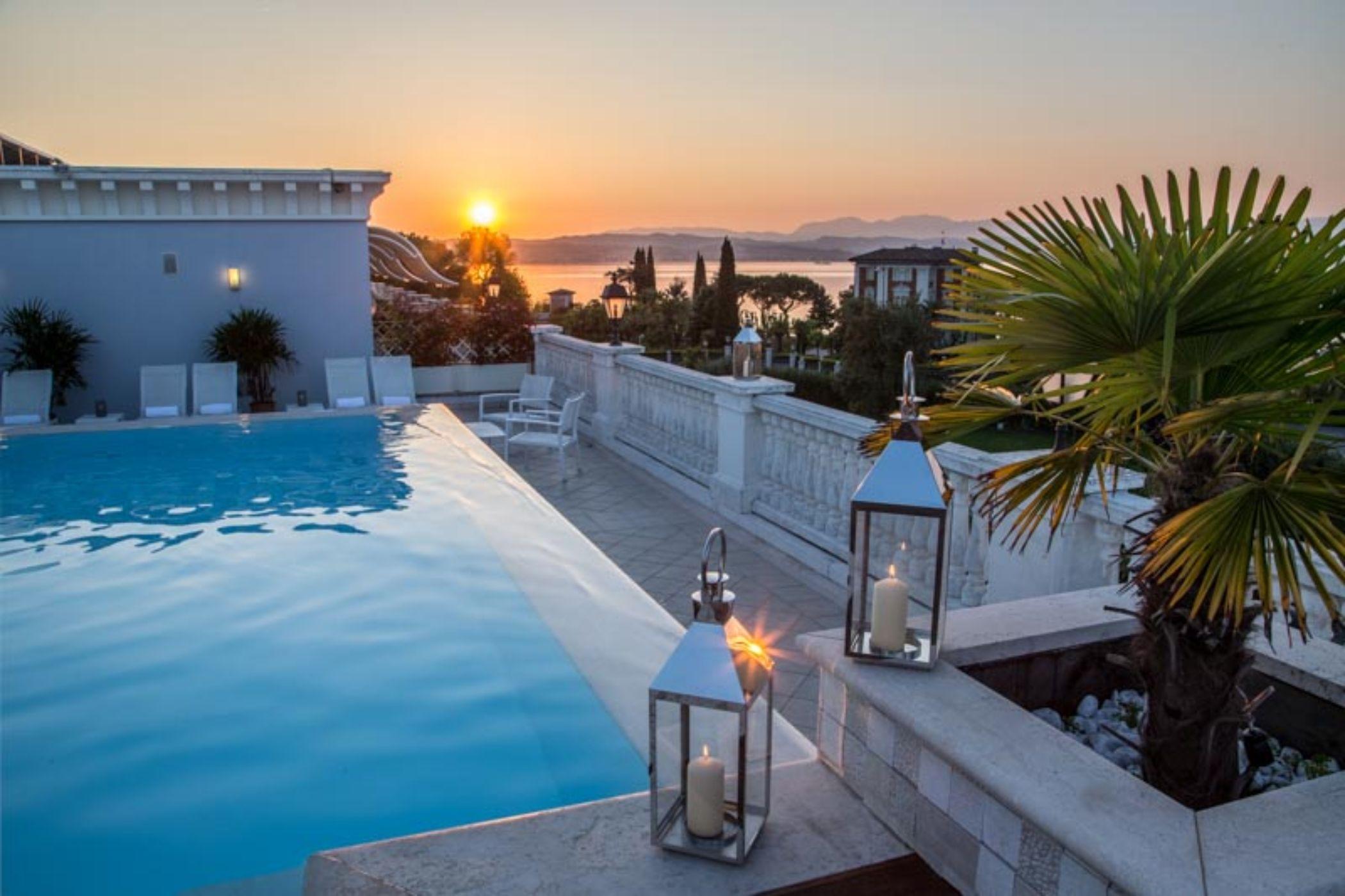 Palace Hotel Desenzano del Garda Exterior foto
