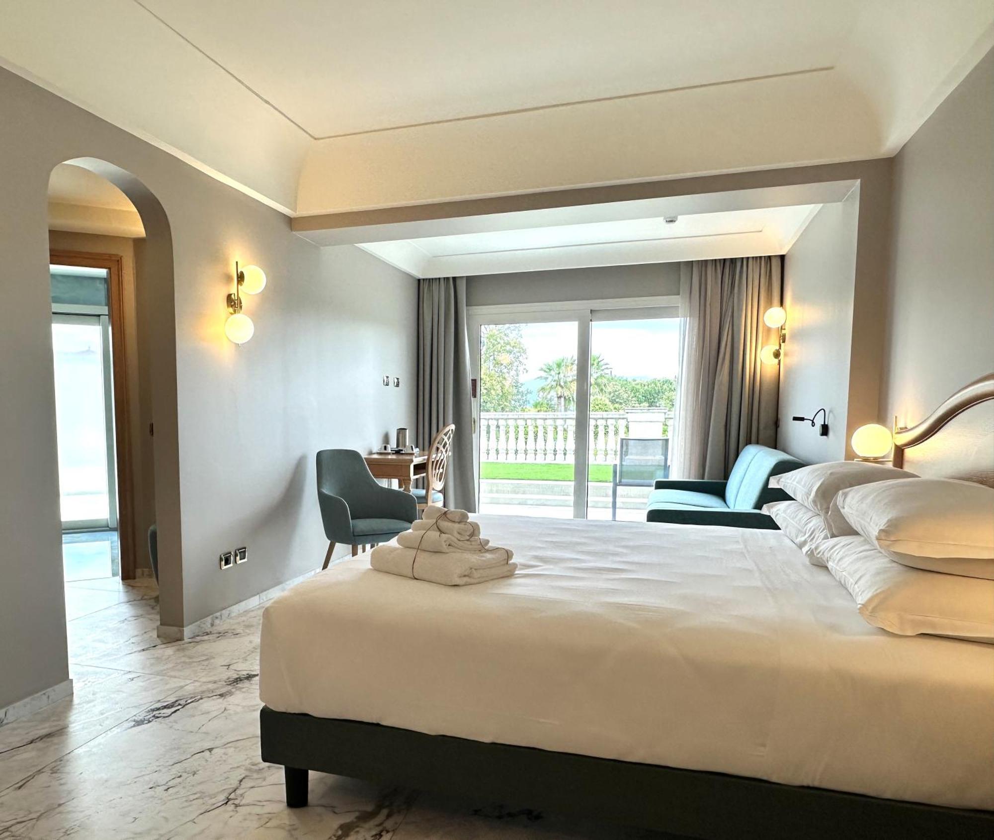 Palace Hotel Desenzano del Garda Exterior foto